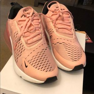 NIKE WOMAN AIRMAX 270